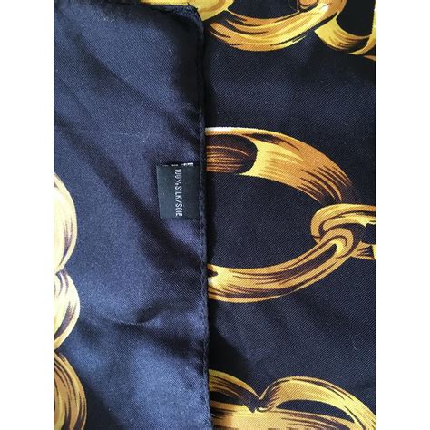 foulard chanel noir et or